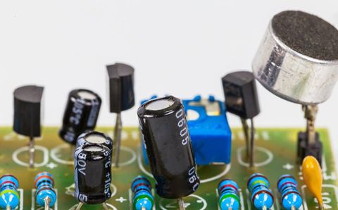 無功補償電容器漏油，可以繼續(xù)使用嗎？